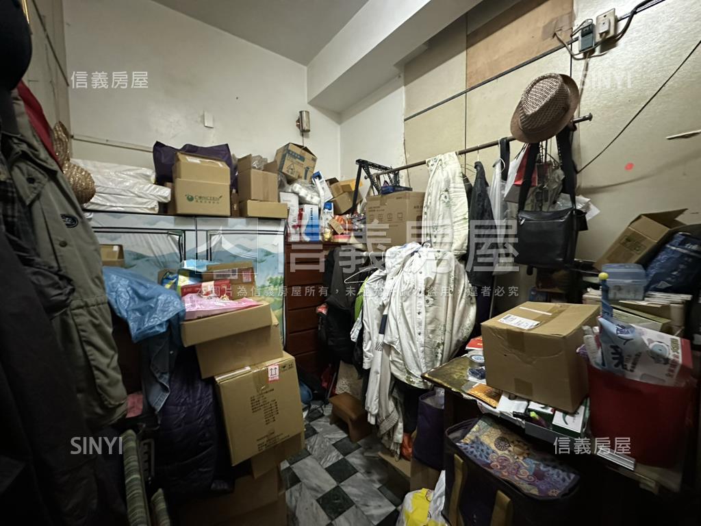 東區｜崇善車庫透天房屋室內格局與周邊環境