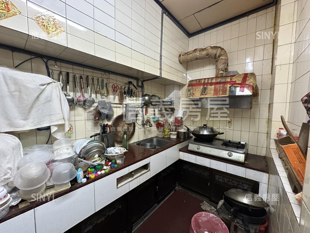 東區｜崇善車庫透天房屋室內格局與周邊環境
