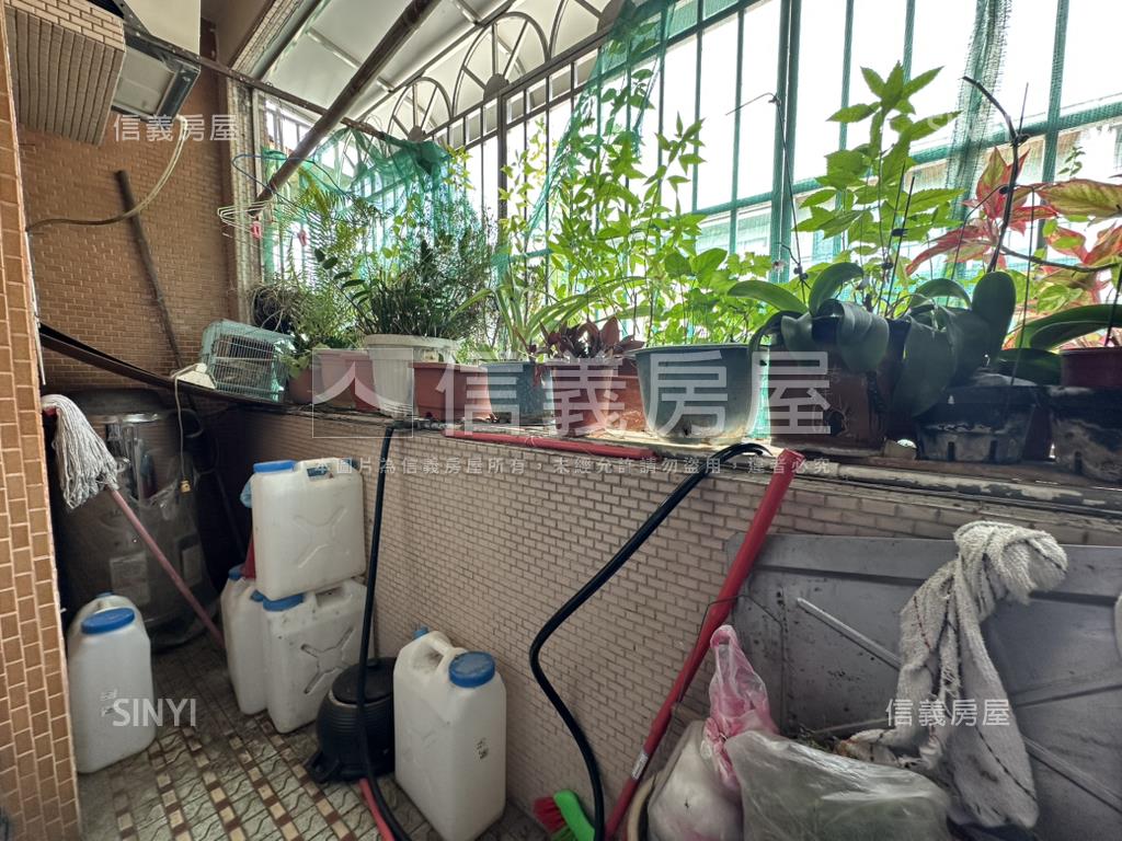 東區｜崇善車庫透天房屋室內格局與周邊環境