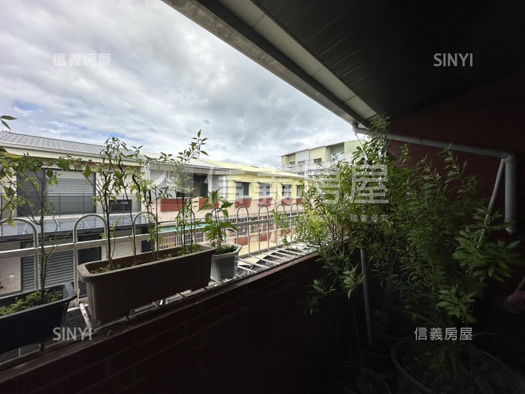 東區｜崇善車庫透天房屋室內格局與周邊環境