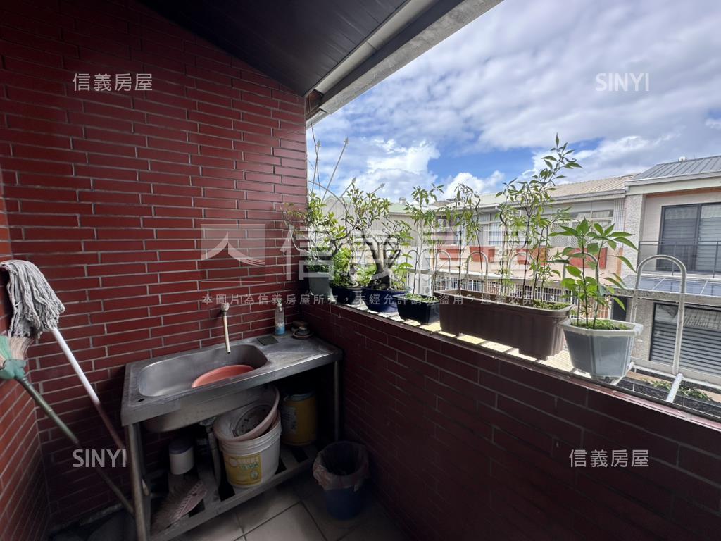 東區｜崇善車庫透天房屋室內格局與周邊環境