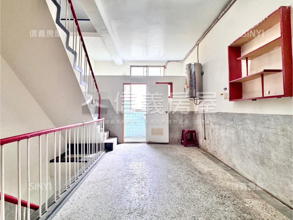 旗山老街旁翻新低總價透天房屋室內格局與周邊環境