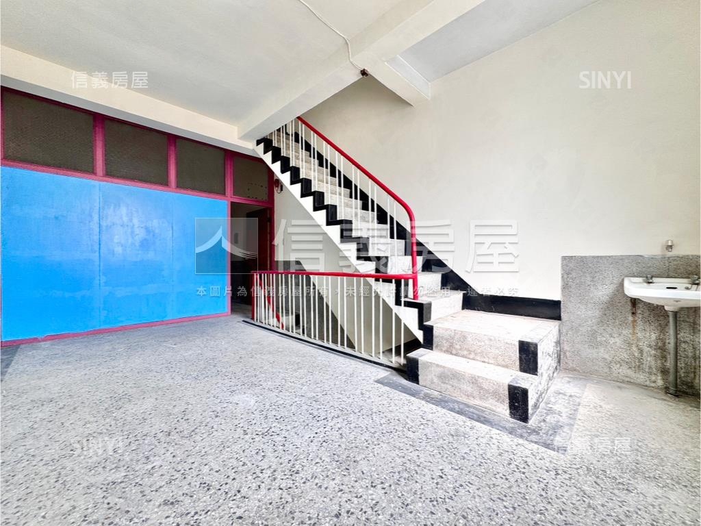 旗山老街旁翻新低總價透天房屋室內格局與周邊環境