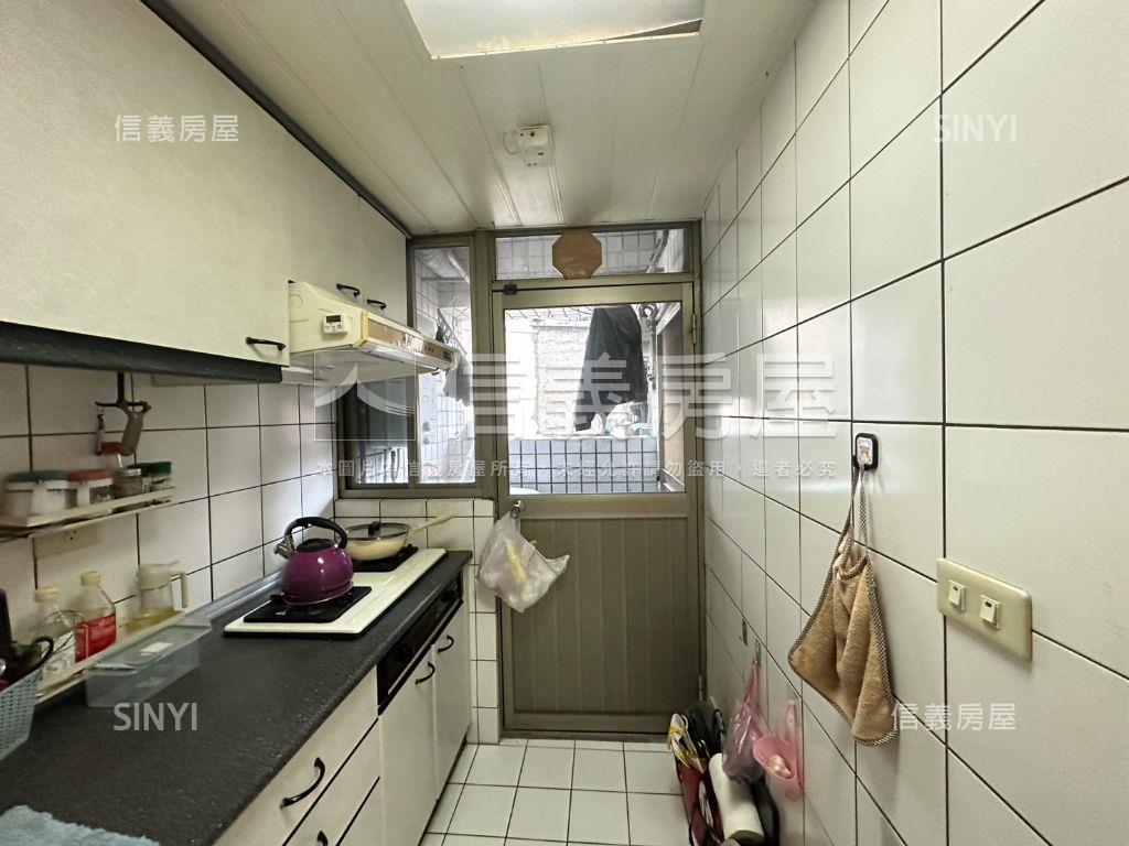 中國海便宜三房露台戶房屋室內格局與周邊環境