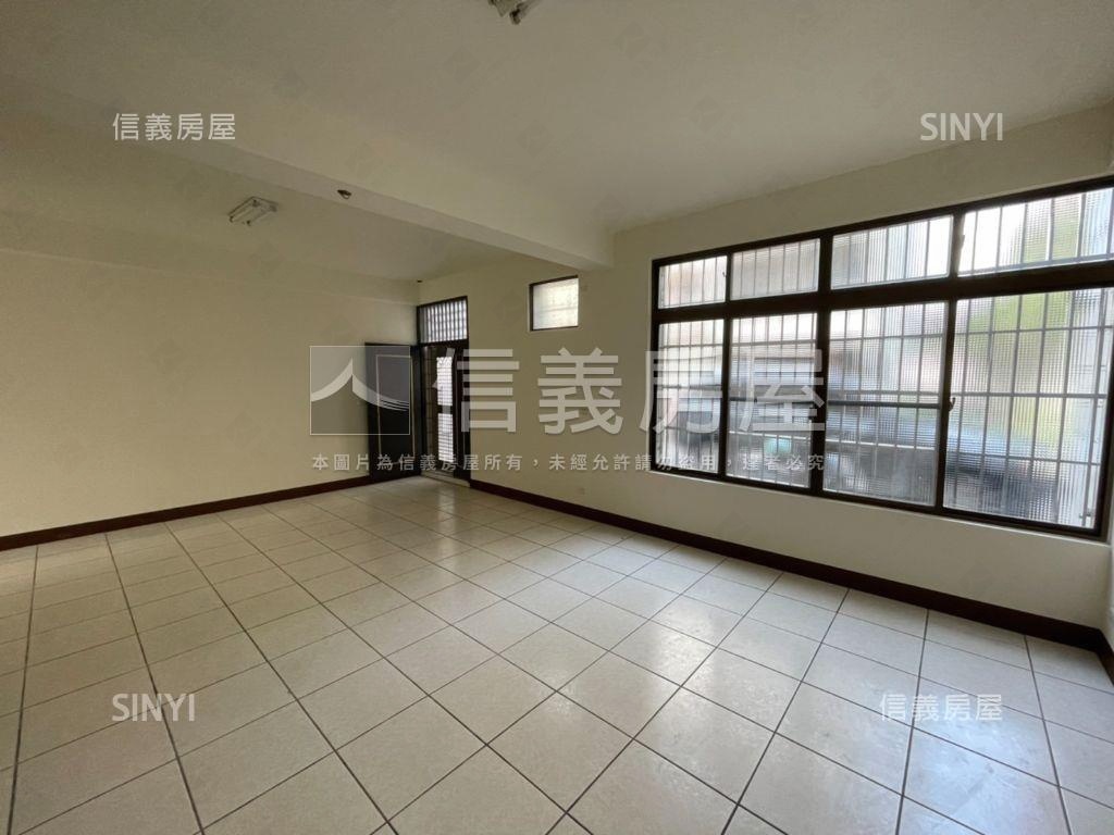 後院植栽大地坪透天房屋室內格局與周邊環境