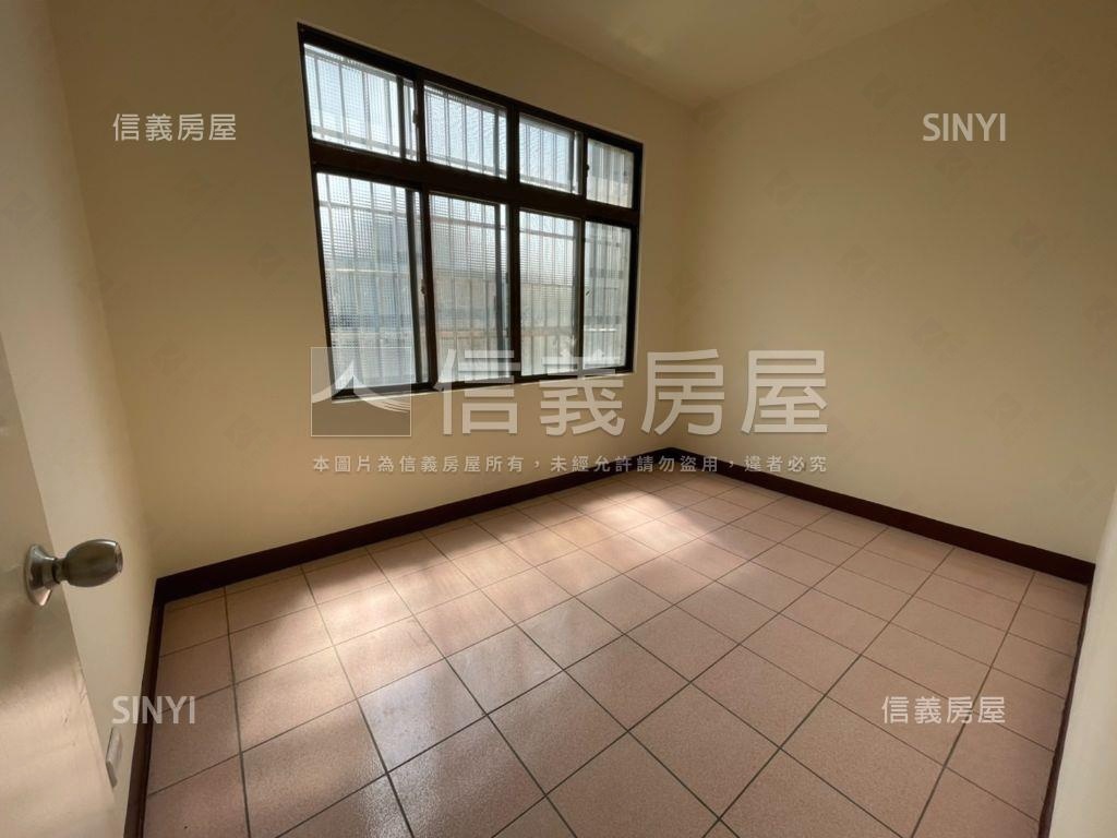 後院植栽大地坪透天房屋室內格局與周邊環境
