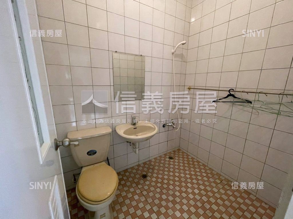 後院植栽大地坪透天房屋室內格局與周邊環境