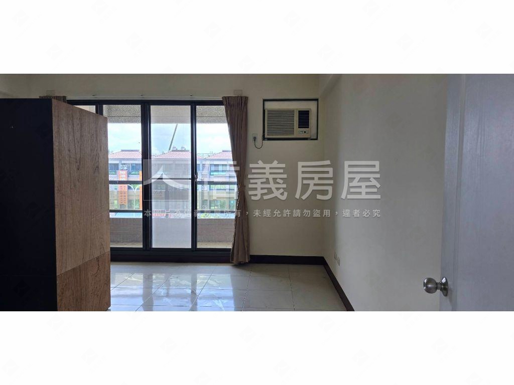 台南高鐵首富集市鑽店住房屋室內格局與周邊環境
