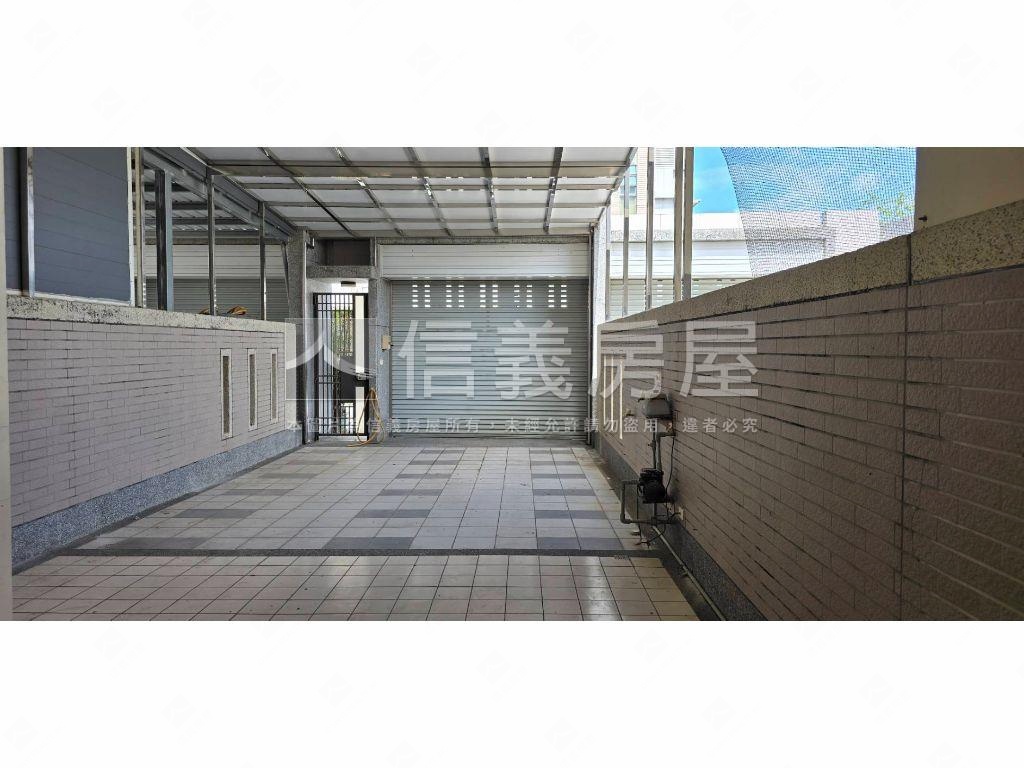 台南高鐵首富集市鑽店住房屋室內格局與周邊環境