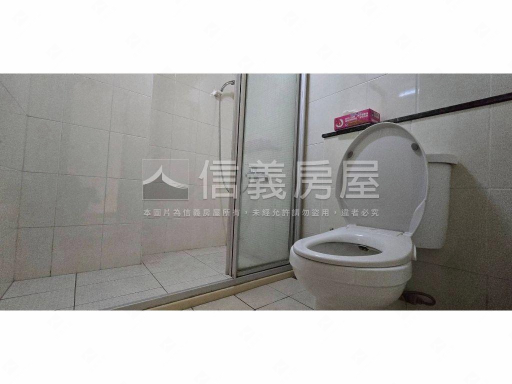 台南高鐵首富集市鑽店住房屋室內格局與周邊環境
