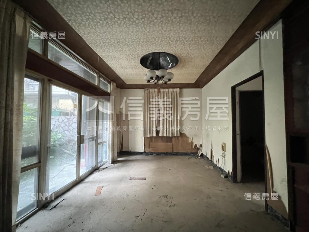 林百貨旁三層透天古厝房屋室內格局與周邊環境