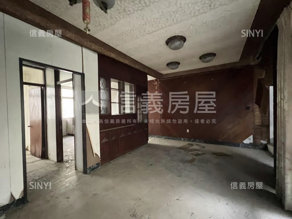 林百貨旁三層透天古厝房屋室內格局與周邊環境