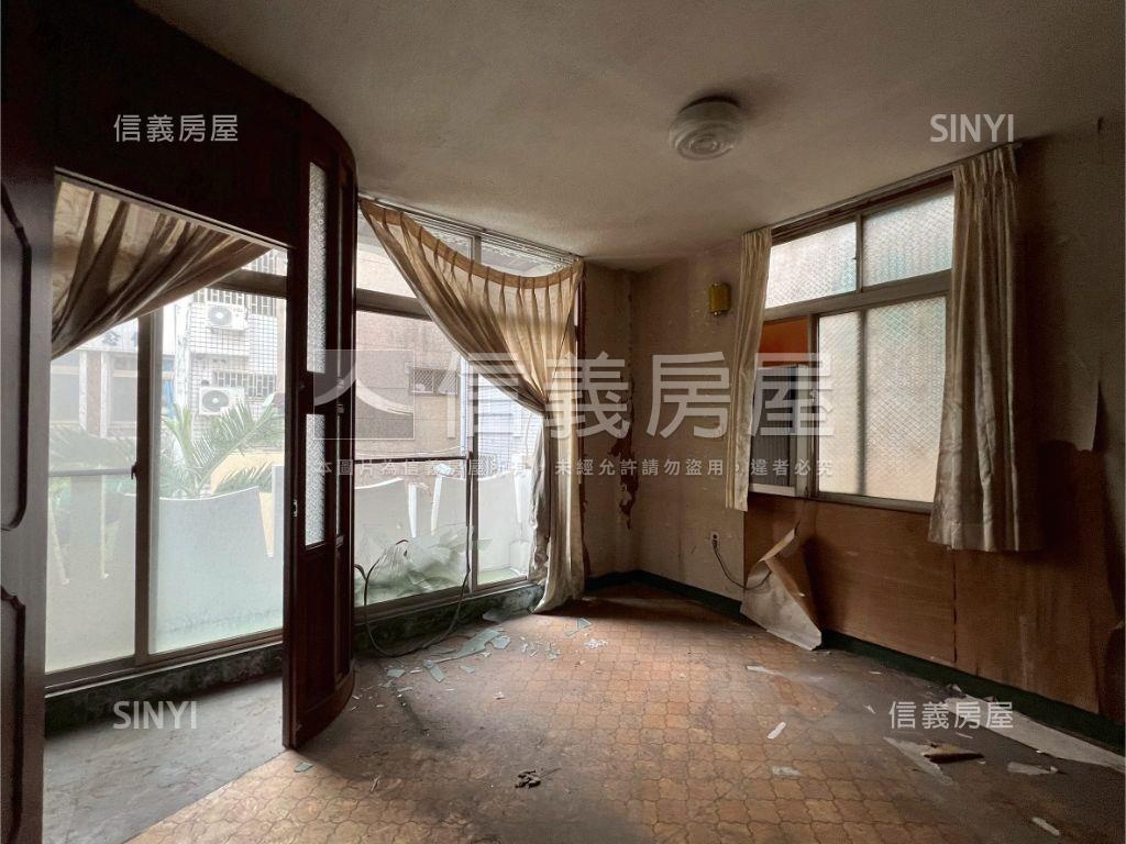 林百貨旁三層透天古厝房屋室內格局與周邊環境