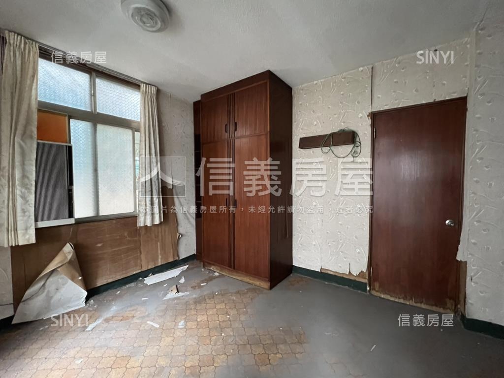 林百貨旁三層透天古厝房屋室內格局與周邊環境