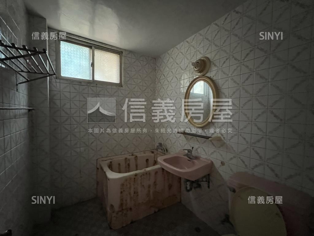 林百貨旁三層透天古厝房屋室內格局與周邊環境