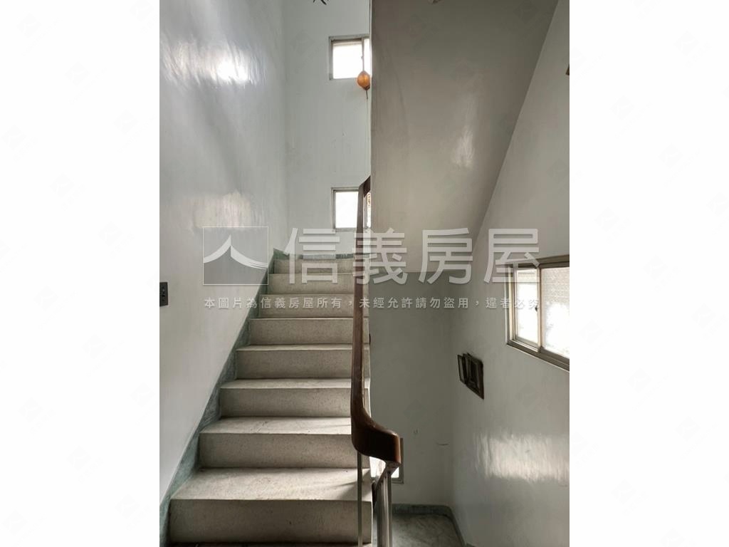 林百貨旁三層透天古厝房屋室內格局與周邊環境