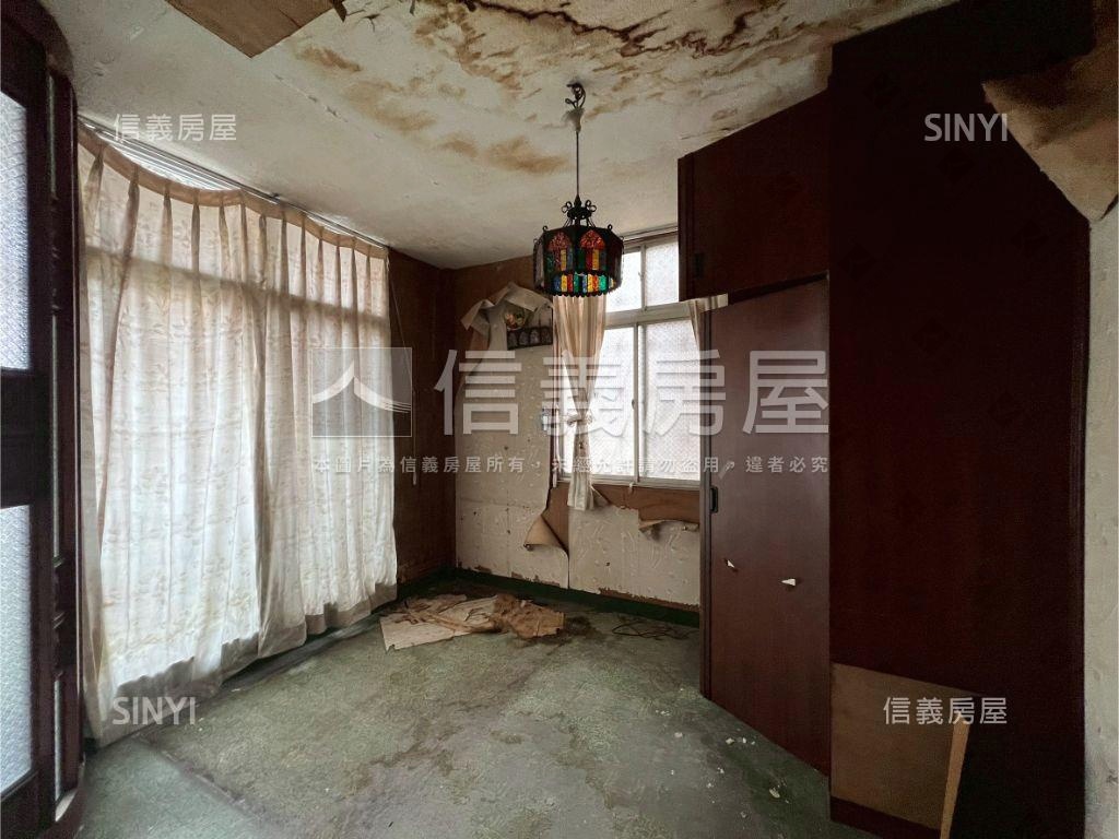 林百貨旁三層透天古厝房屋室內格局與周邊環境