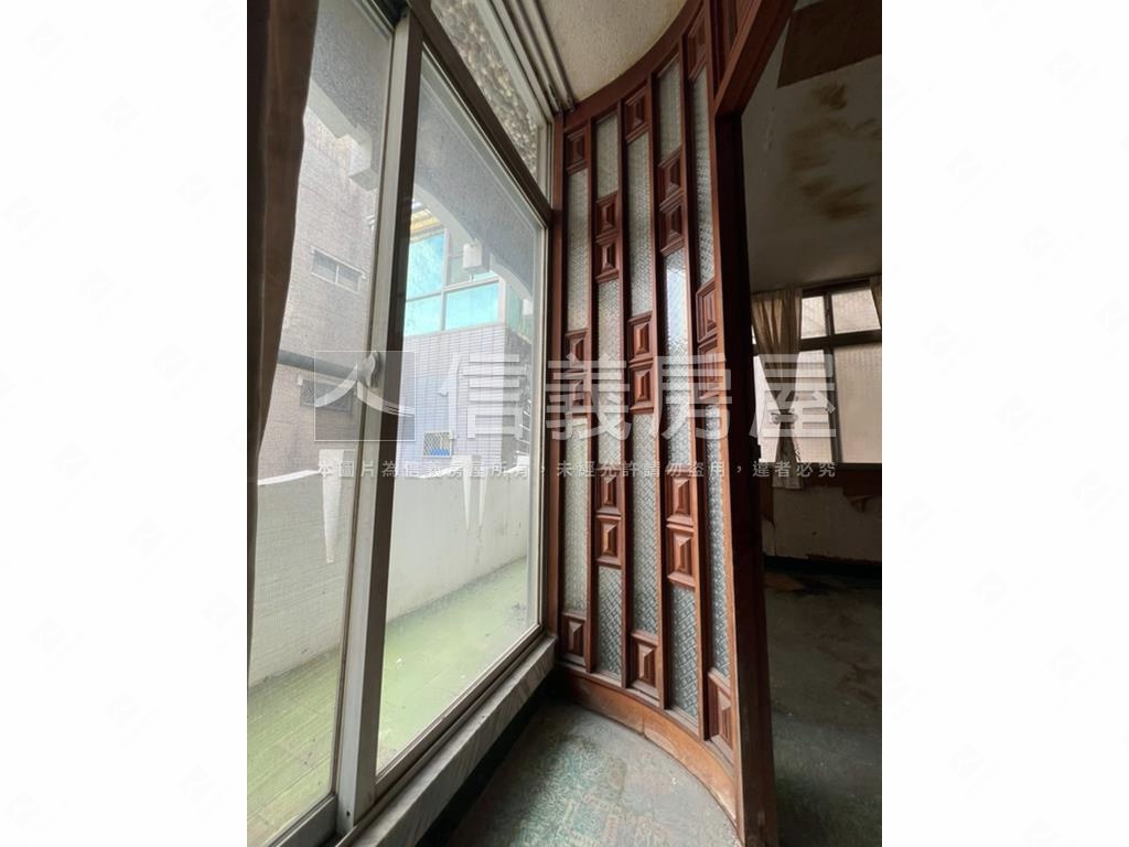 林百貨旁三層透天古厝房屋室內格局與周邊環境