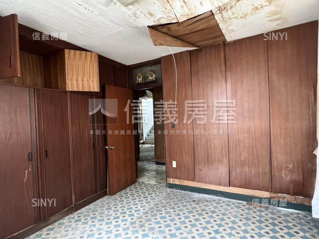 林百貨旁三層透天古厝房屋室內格局與周邊環境