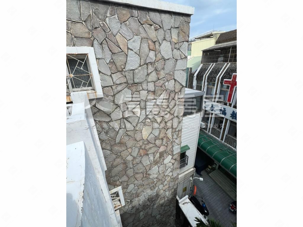 林百貨旁三層透天古厝房屋室內格局與周邊環境