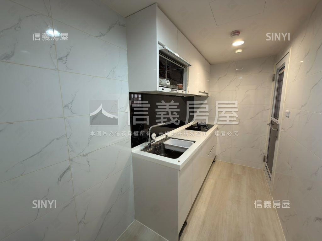 稀有閱森活景觀兩房車位房屋室內格局與周邊環境