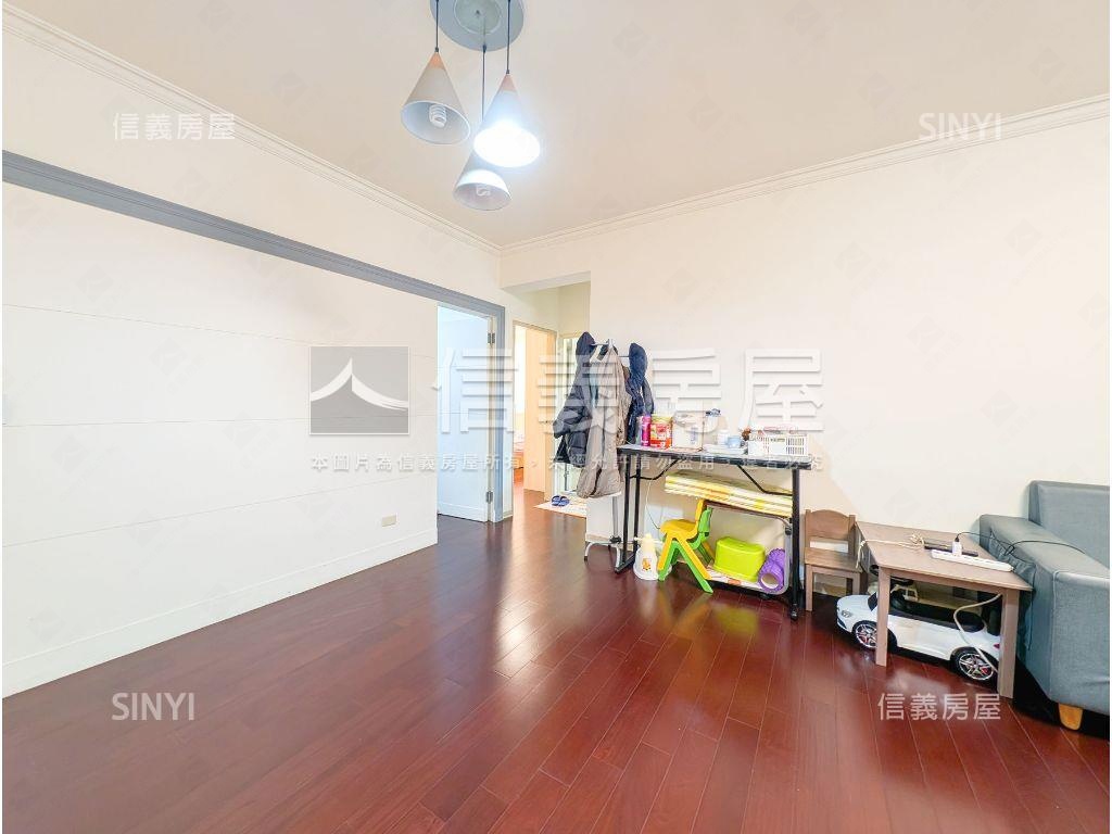 近捷運｜明亮典雅邊間美邸房屋室內格局與周邊環境