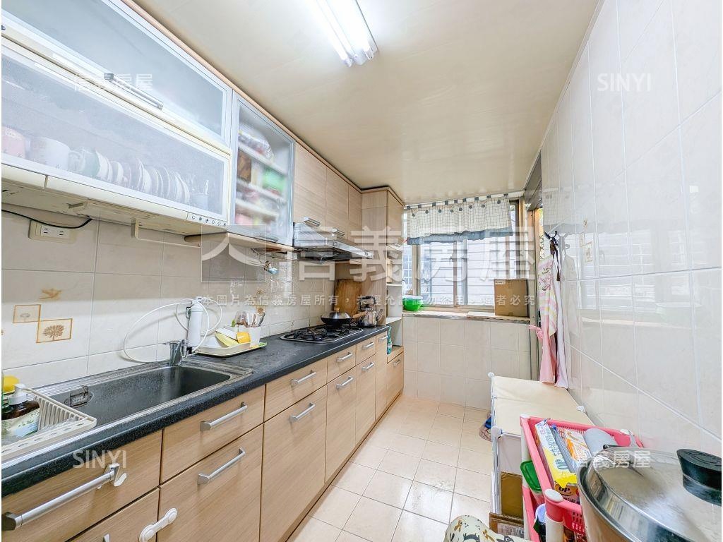 近捷運｜明亮典雅邊間美邸房屋室內格局與周邊環境