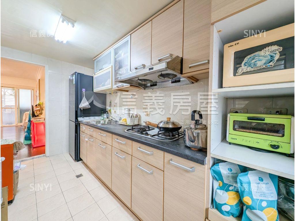 近捷運｜明亮典雅邊間美邸房屋室內格局與周邊環境