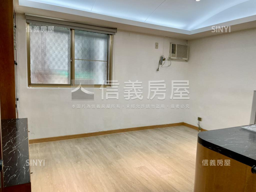 近雙子星．一房一廳有陽台房屋室內格局與周邊環境