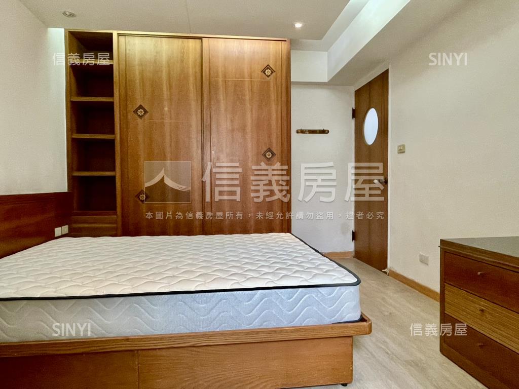 近雙子星．一房一廳有陽台房屋室內格局與周邊環境