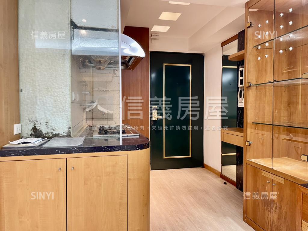 近雙子星．一房一廳有陽台房屋室內格局與周邊環境