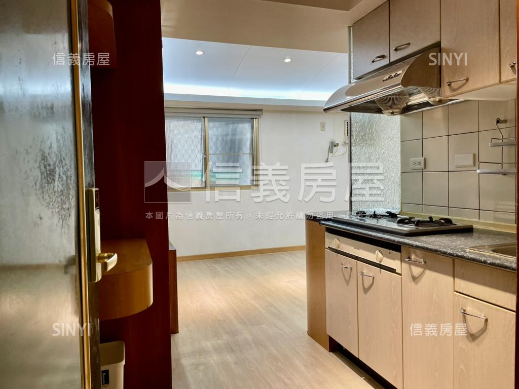 近雙子星．一房一廳有陽台房屋室內格局與周邊環境