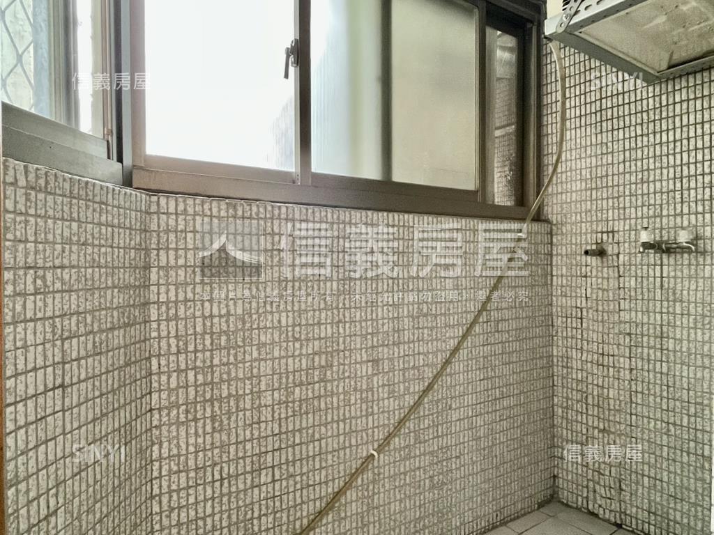 近雙子星．一房一廳有陽台房屋室內格局與周邊環境