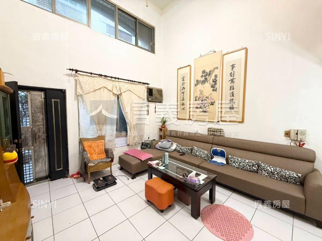 東方大鎮挑高美透天房屋室內格局與周邊環境