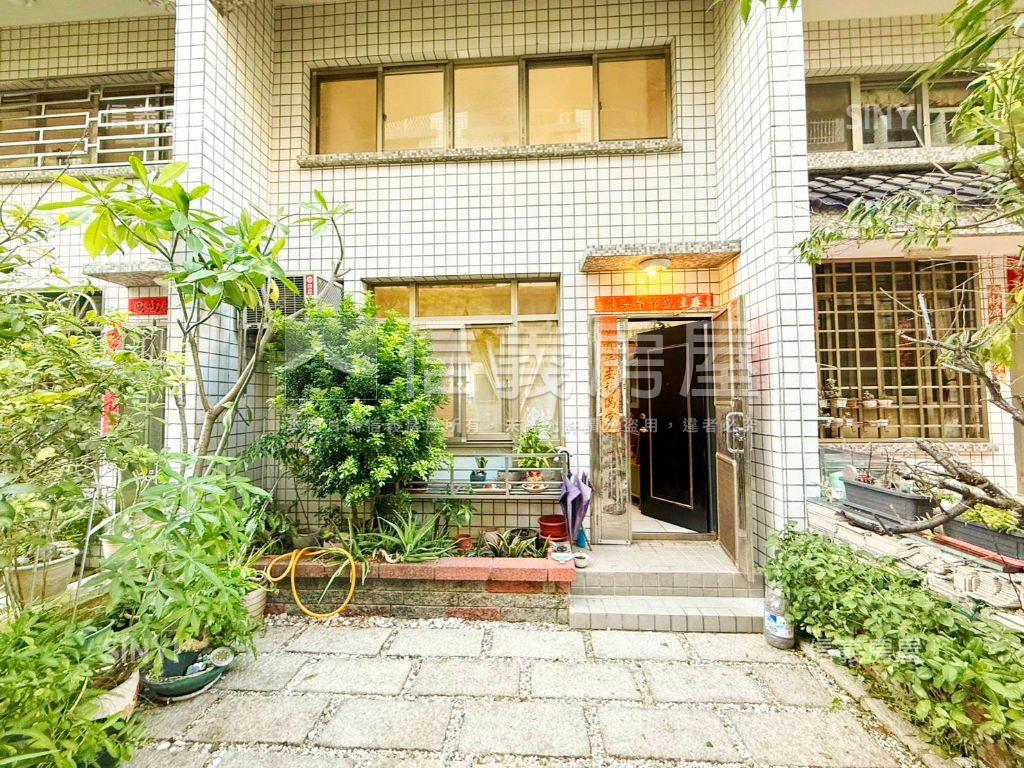 東方大鎮挑高美透天房屋室內格局與周邊環境