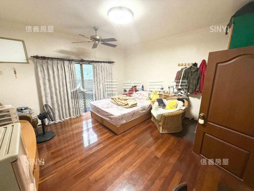 東方大鎮挑高美透天房屋室內格局與周邊環境