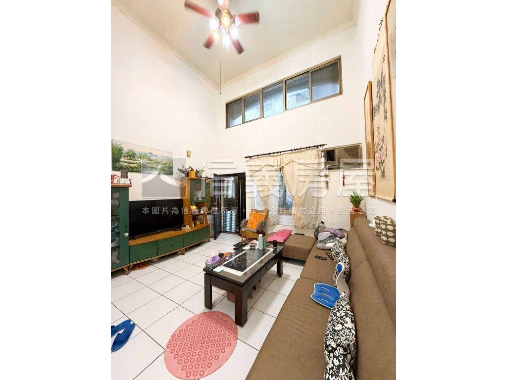 東方大鎮挑高美透天房屋室內格局與周邊環境