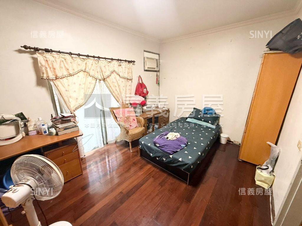 東方大鎮挑高美透天房屋室內格局與周邊環境