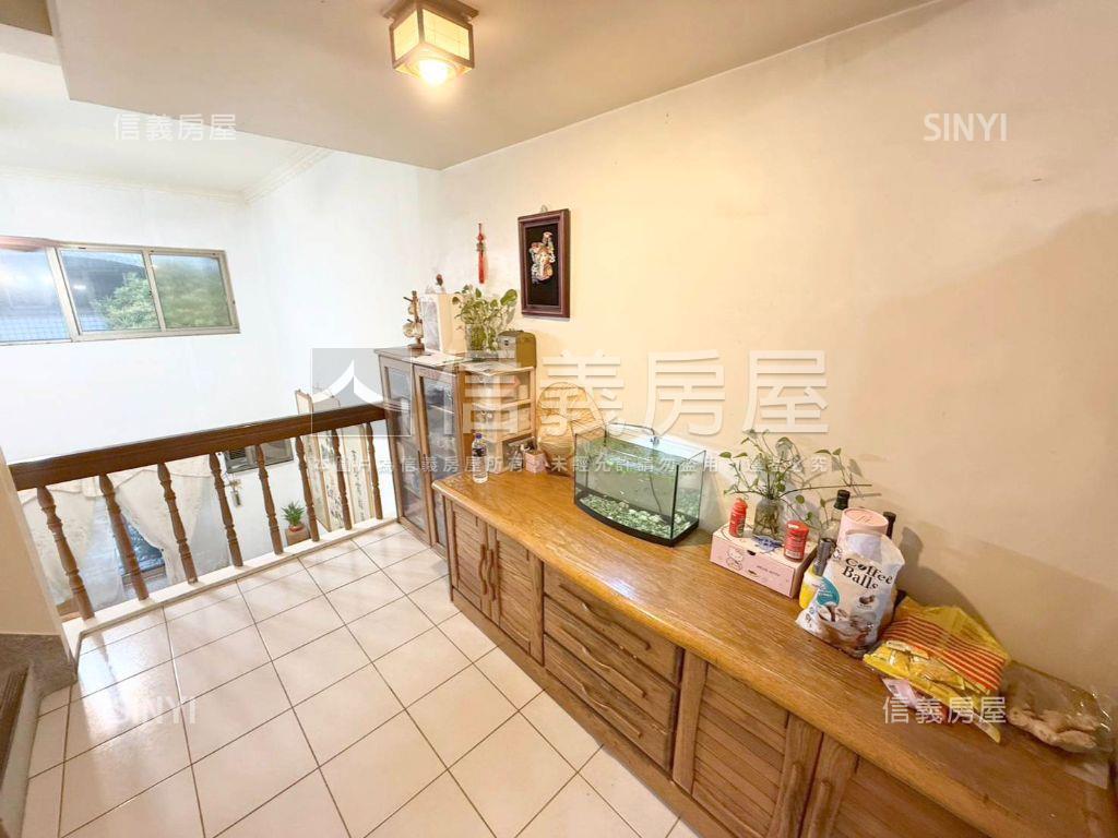 東方大鎮挑高美透天房屋室內格局與周邊環境