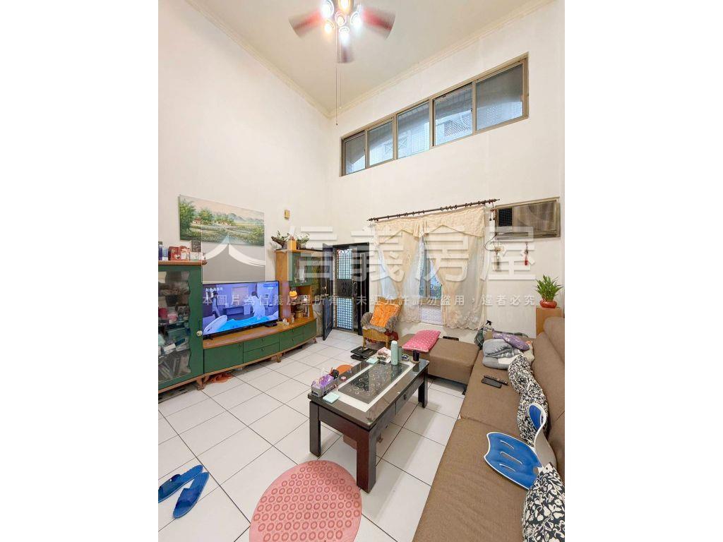 東方大鎮挑高美透天房屋室內格局與周邊環境