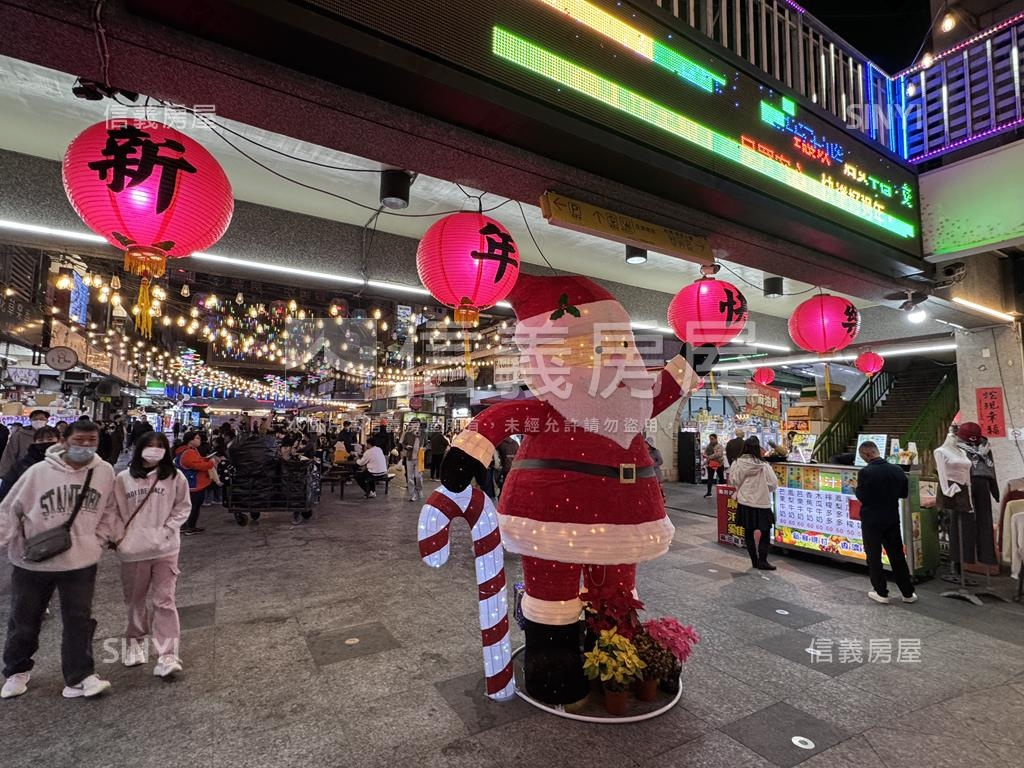 正一中街廣場舞台旁金店面房屋室內格局與周邊環境