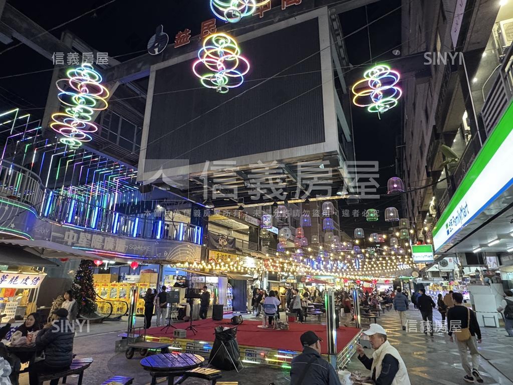 正一中街廣場舞台旁金店面房屋室內格局與周邊環境