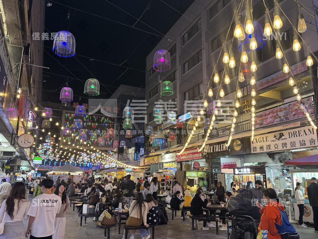 正一中街廣場舞台旁金店面房屋室內格局與周邊環境