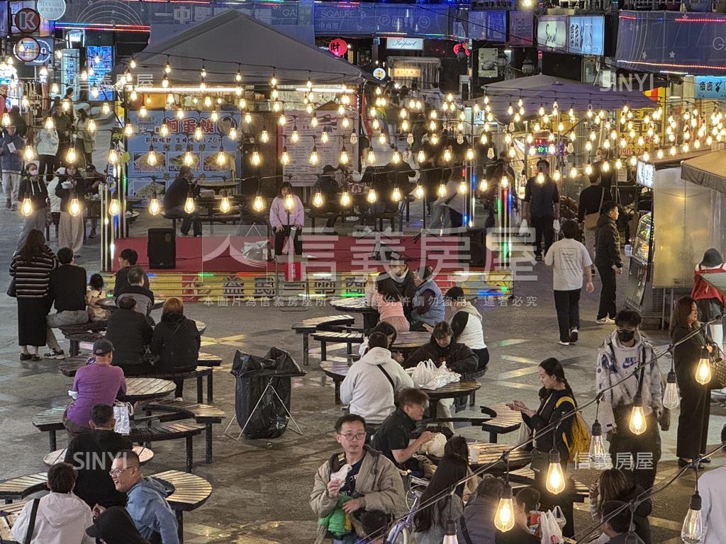 正一中街廣場舞台旁金店面房屋室內格局與周邊環境