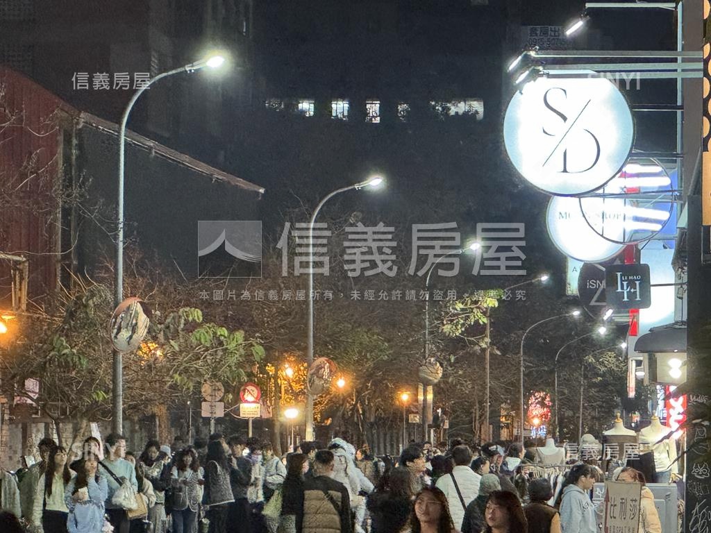 正一中街廣場舞台旁金店面房屋室內格局與周邊環境