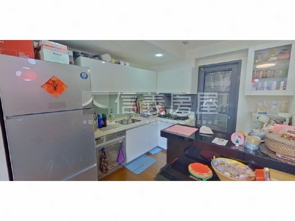 迴龍捷運鼎集裝潢美屋房屋室內格局與周邊環境