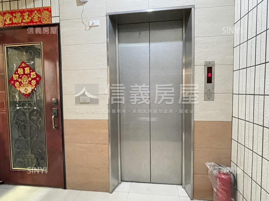 雙併電梯華廈套房房屋室內格局與周邊環境