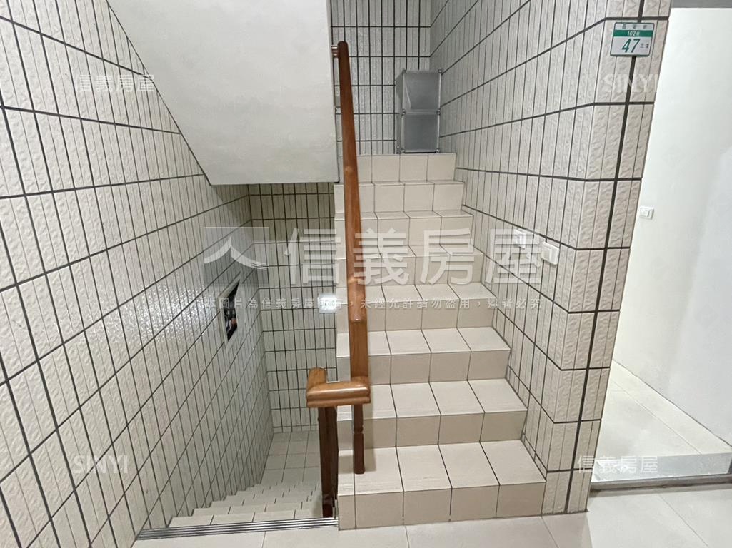 雙併電梯華廈套房房屋室內格局與周邊環境
