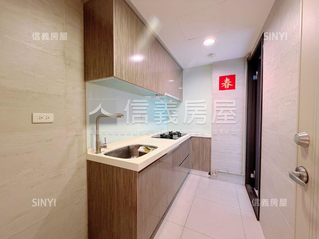 專任、高樓景觀擎天匯兩房房屋室內格局與周邊環境