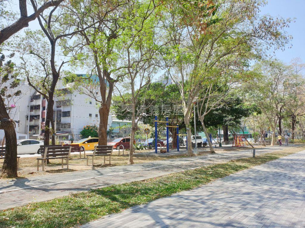 植物苑Ⅱ樓中樓附平面車位房屋室內格局與周邊環境